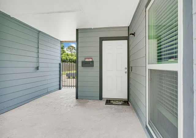 Photo 3 of Sale Pending at 7839 Fondren Rd, Houston, TX 77074 | MLS# 33893770 | Listing updated on 2026-09-20