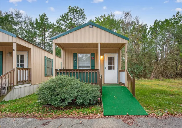 Photo 2 of Single family home for sale at 11497 Coon Holw Rd, Conroe, TX 77306 | MLS# 97245939 | Listing updated on 2026-05-07