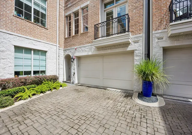 Photo 2 of Single family home for sale at 3928 W Main St, Houston, TX 77027 | MLS# 49738299 | Listing updated on 2026-09-12