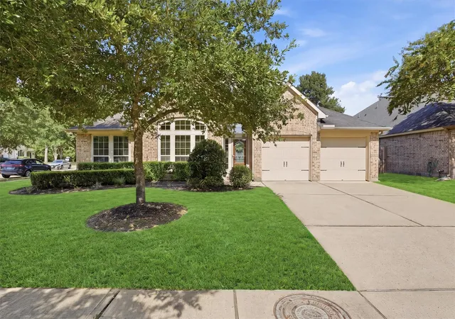 Photo 2 of Single family home for sale at 16307 Open Sea Dr, Houston, TX 77044 | MLS# 68323520 | Listing updated on 2026-08-30