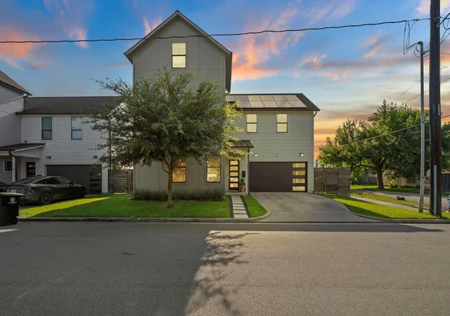 Photo 1 of Single family home for sale at 3317 Arlington St, Houston, TX 77018 | MLS# 13150797 | Listing updated on 2026-09-20