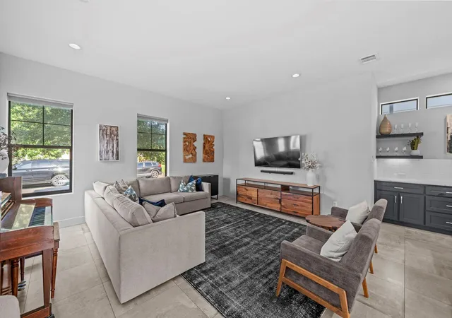 Photo 3 of Single family home for sale at 3317 Arlington St, Houston, TX 77018 | MLS# 13150797 | Listing updated on 2026-09-20