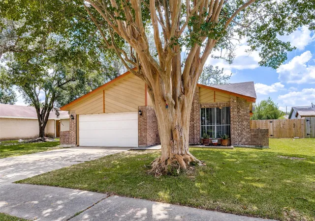 Photo 2 of Single family home for sale at 10930 Maple Rock Dr, Humble, TX 77396 | MLS# 88087162 | Listing updated on 2026-09-11