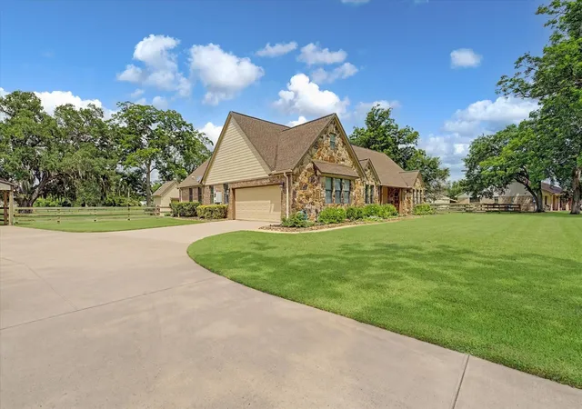 Photo 2 of Single family home for sale at 1149 Bar X Trl, Angleton, TX 77515 | MLS# 78216870 | Listing updated on 2026-08-20