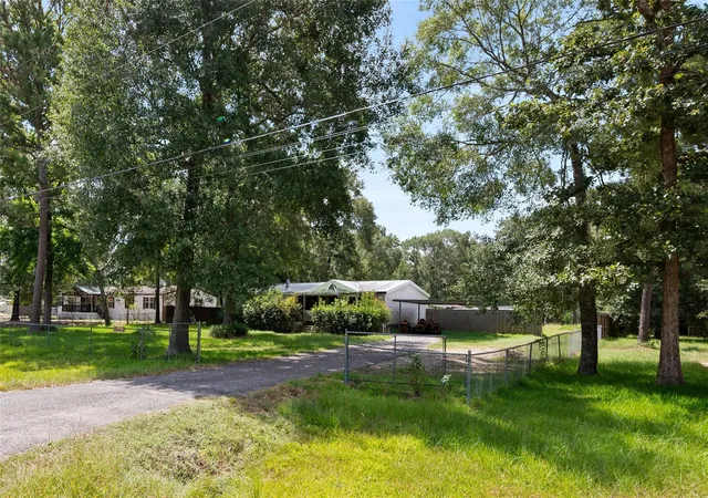 Photo 3 of Single family home for sale at 16412 Crockett Bnd Dr, Conroe, TX 77303 | MLS# 40102161 | Listing updated on 2026-09-06