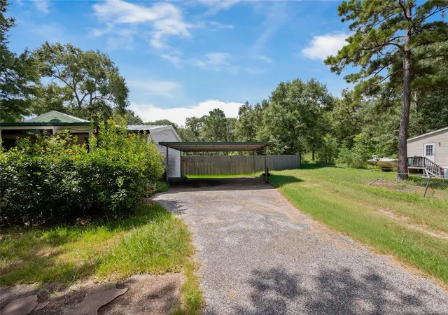 Photo 4 of Single family home for sale at 16412 Crockett Bnd Dr, Conroe, TX 77303 | MLS# 40102161 | Listing updated on 2026-09-06