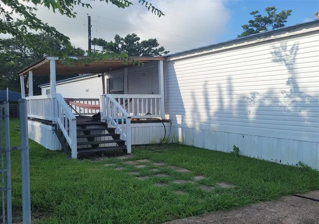 Photo 3 of Single family home for sale at 9934 Cedar Landing Dr, Baytown, TX 77521 | MLS# 69416151 | Listing updated on 2026-08-20