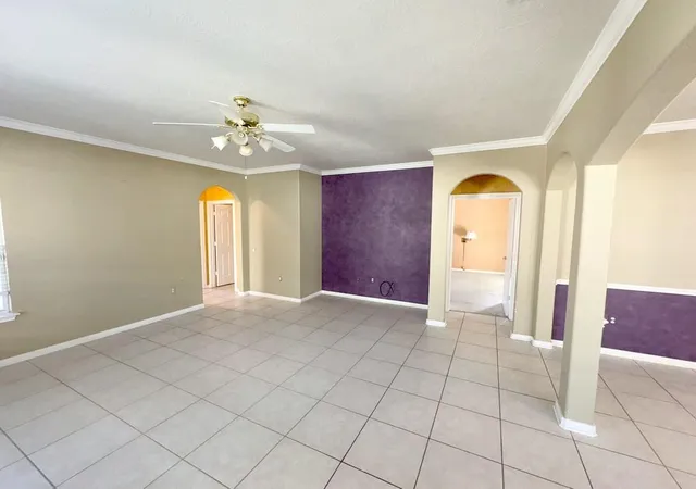 Photo 4 of Sale Pending at 51 N Country Gate Cir, Conroe, TX 77384 | MLS# 16662313 | Listing updated on 2026-09-07