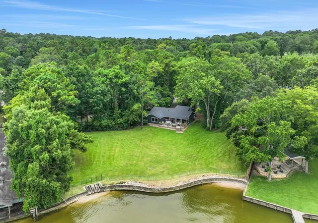 Photo 2 of Single family home for sale at 220 Harbor Run Dr, Coldspring, TX 77331 | MLS# 4879075 | Listing updated on 2026-08-27