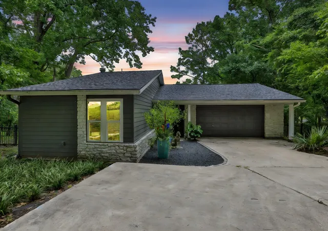 Photo 3 of Single family home for sale at 220 Harbor Run Dr, Coldspring, TX 77331 | MLS# 4879075 | Listing updated on 2026-08-27