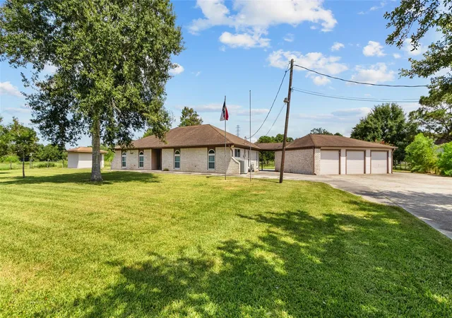 Photo 1 of Single family home for sale at 2915 Cemetery Rd, Santa Fe, TX 77517 | MLS# 55927833 | Listing updated on 2026-09-19