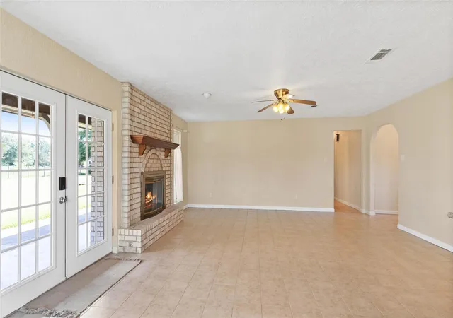 Photo 4 of Single family home for sale at 2915 Cemetery Rd, Santa Fe, TX 77517 | MLS# 55927833 | Listing updated on 2026-09-19