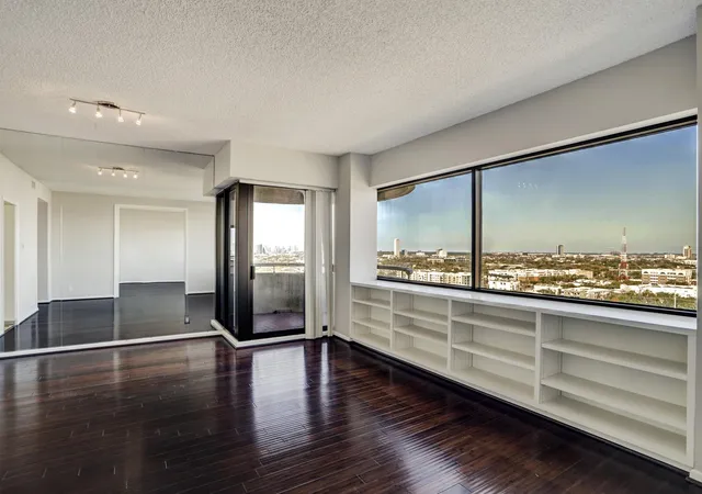 2nd image of 5000 Montrose Blvd #18A, Houston, TX 77006 | MLS# 74783592