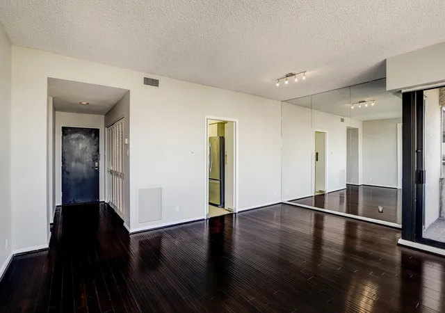 4th image of 5000 Montrose Blvd #18A, Houston, TX 77006 | MLS# 74783592