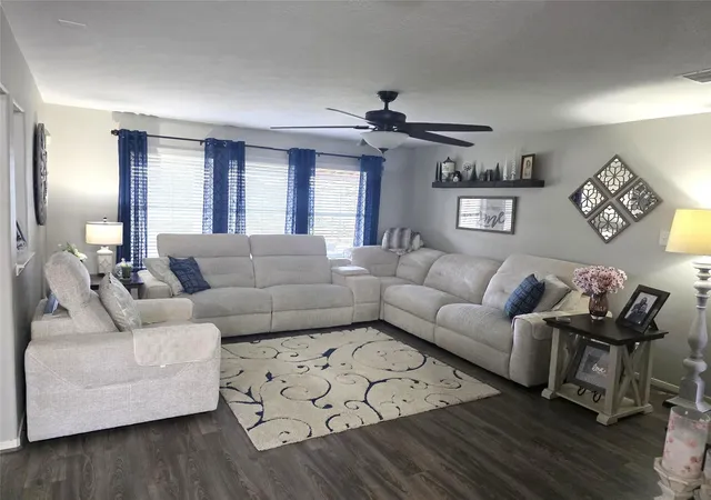 Photo 4 of Single family home for sale at 2301 Zavalla Dr, Deer Park, TX 77536 | MLS# 22352343 | Listing updated on 2026-10-03