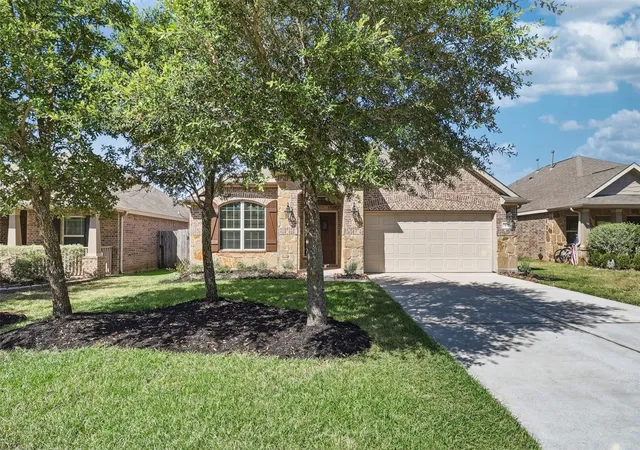 2nd image of 637 Maple Point Dr E, Conroe, TX 77301 | MLS# 37470913