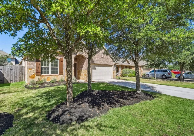 3rd image of 637 Maple Point Dr E, Conroe, TX 77301 | MLS# 37470913