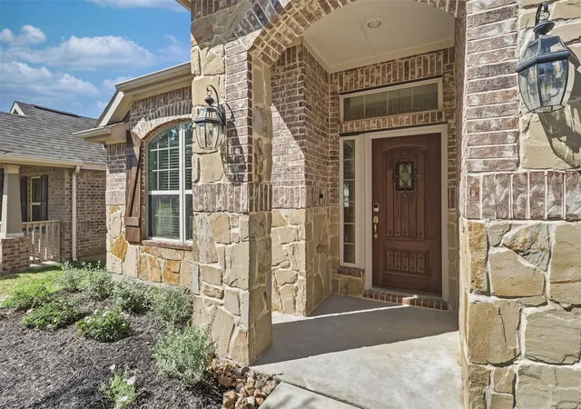 4th image of 637 Maple Point Dr E, Conroe, TX 77301 | MLS# 37470913