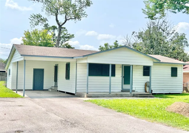 Photo 2 of Single family home for sale at 11815 15th St, Santa Fe, TX 77510 | MLS# 44605637 | Listing updated on 2026-08-28