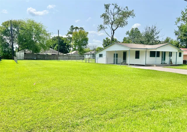 Photo 3 of Single family home for sale at 11815 15th St, Santa Fe, TX 77510 | MLS# 44605637 | Listing updated on 2026-08-28
