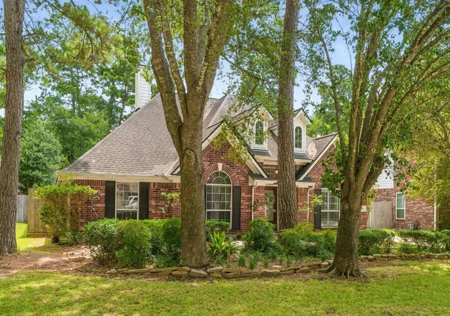 2nd image of 14 Taupewood Pl, Conroe, TX 77384 | MLS# 90143394