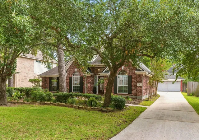 3rd image of 14 Taupewood Pl, Conroe, TX 77384 | MLS# 90143394