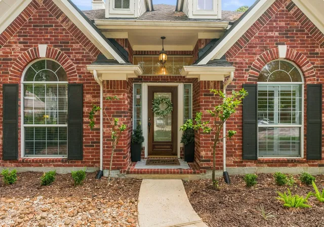 4th image of 14 Taupewood Pl, Conroe, TX 77384 | MLS# 90143394