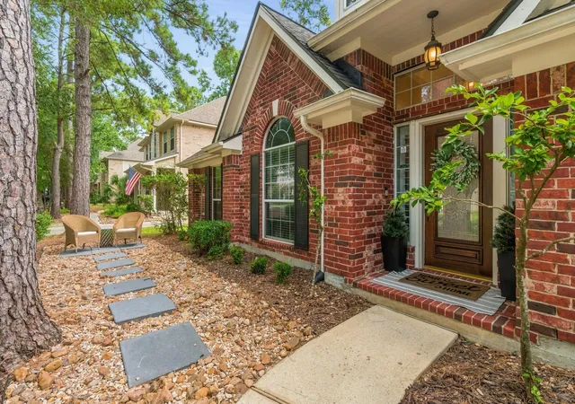 5th image of 14 Taupewood Pl, Conroe, TX 77384 | MLS# 90143394