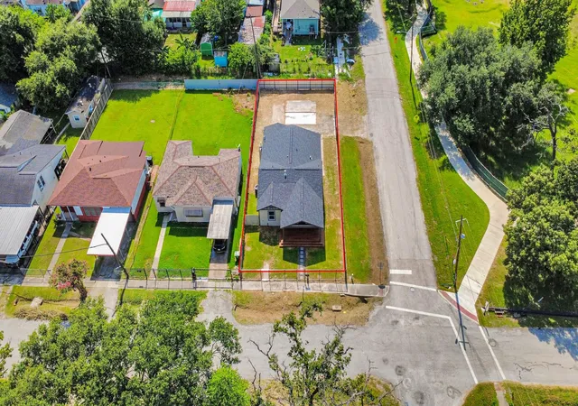 3rd image of 1102 Gazin St, Houston, TX 77020 | MLS# 80135910