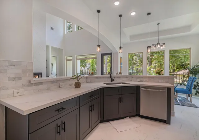 Photo 3 of Single family home for sale at 290 Apple Valley Dr, Conroe, TX 77304 | MLS# 58608033 | Listing updated on 2026-08-20
