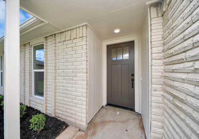 Photo 2 of Sale Pending at 6815 Rockergate Dr, Missouri City, TX 77489 | MLS# 34619413 | Listing updated on 2026-08-30