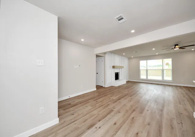Photo 3 of Sale Pending at 6815 Rockergate Dr, Missouri City, TX 77489 | MLS# 34619413 | Listing updated on 2026-08-30