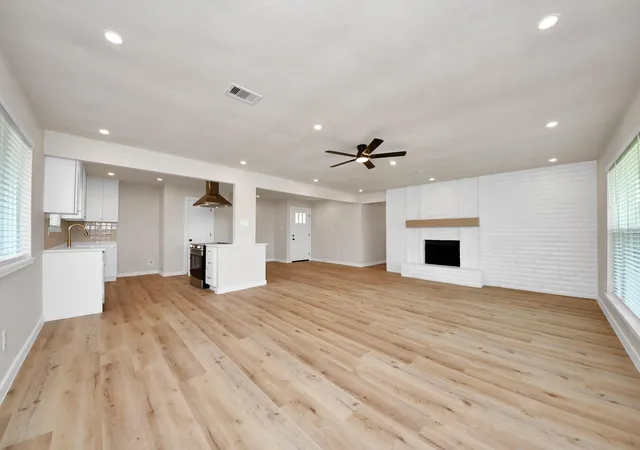 Photo 3 of Sale Pending at 6815 Rockergate Dr, Missouri City, TX 77489 | MLS# 34619413 | Listing updated on 2026-08-30