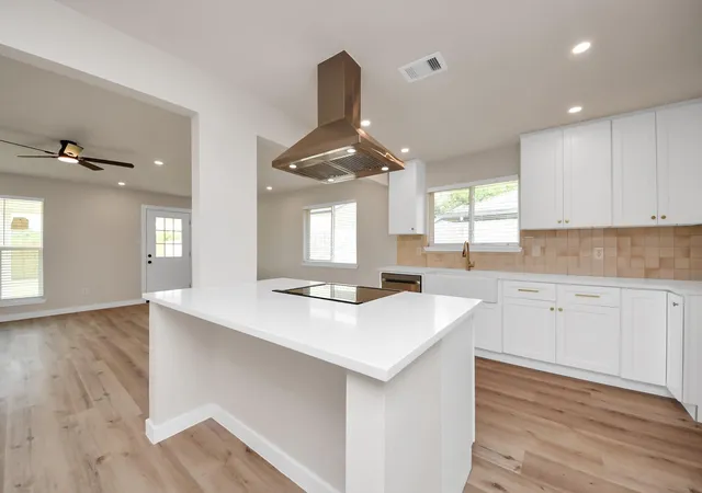 Photo 4 of Sale Pending at 6815 Rockergate Dr, Missouri City, TX 77489 | MLS# 34619413 | Listing updated on 2026-08-30