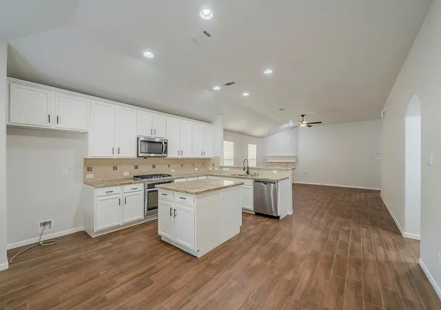 Photo 3 of Single family home for sale at 9610 Ocean Dr, Rosharon, TX 77583 | MLS# 69537370 | Listing updated on 2026-09-11