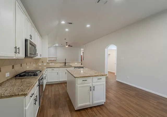Photo 4 of Single family home for sale at 9610 Ocean Dr, Rosharon, TX 77583 | MLS# 69537370 | Listing updated on 2026-09-11