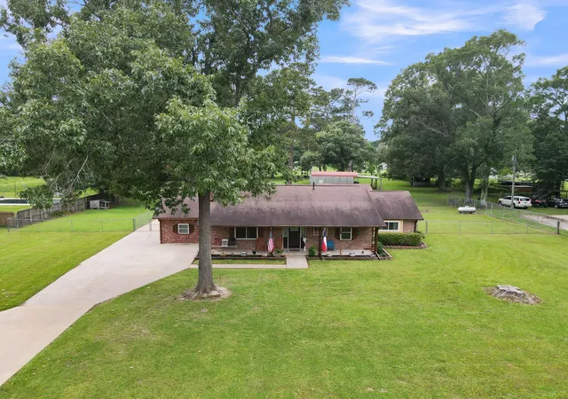 3rd image of 811 County Road 2267, Cleveland, TX 77327 | MLS# 89952857