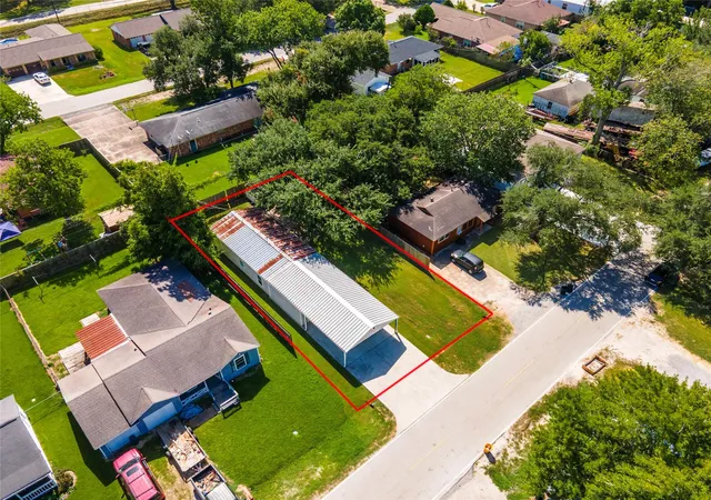 Photo 3 of Single family home for sale at 507 W Oak St, Highlands, TX 77562 | MLS# 45144443 | Listing updated on 2026-08-27