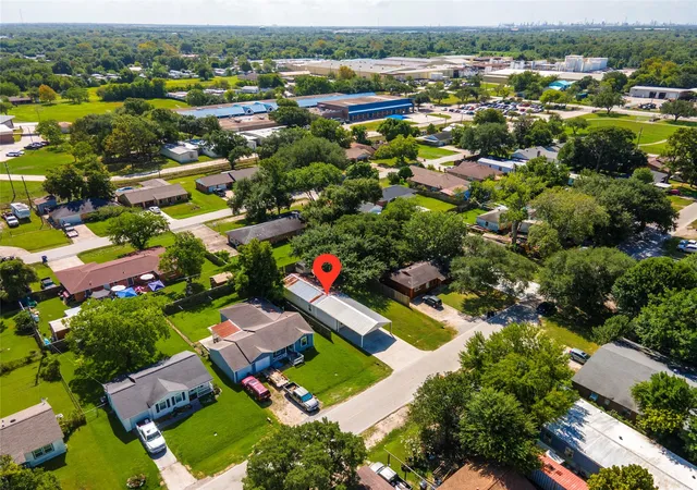 Photo 4 of Single family home for sale at 507 W Oak St, Highlands, TX 77562 | MLS# 45144443 | Listing updated on 2026-08-27