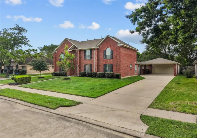3rd image of 2112 Indian Blanket Dr, League City, TX 77573 | MLS# 73998331
