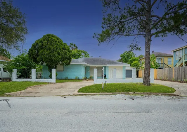 Photo 1 of Single family home for sale at 4923 Bernardo De Galvez, Galveston, TX 77551 | MLS# 88108059 | Listing updated on 2026-06-30