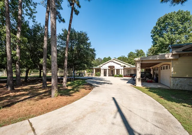Photo 3 of Single family home for sale at 11105 Crockett Martin Rd, Conroe, TX 77306 | MLS# 8718116 | Listing updated on 2026-08-04