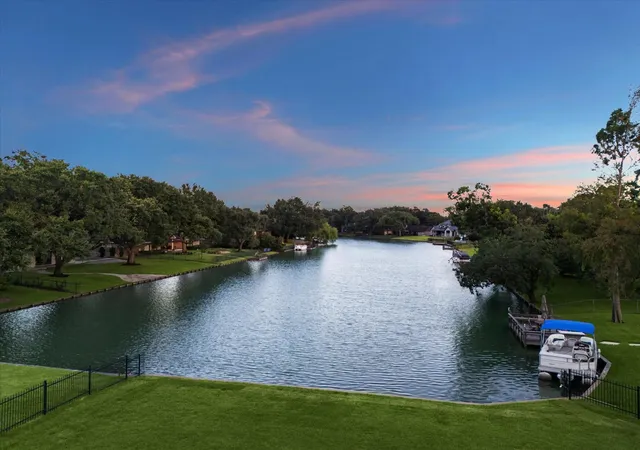 2nd image of 302 Piedmont St, Sugar Land, TX 77478 | MLS# 22714843