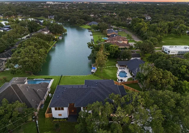 3rd image of 302 Piedmont St, Sugar Land, TX 77478 | MLS# 22714843
