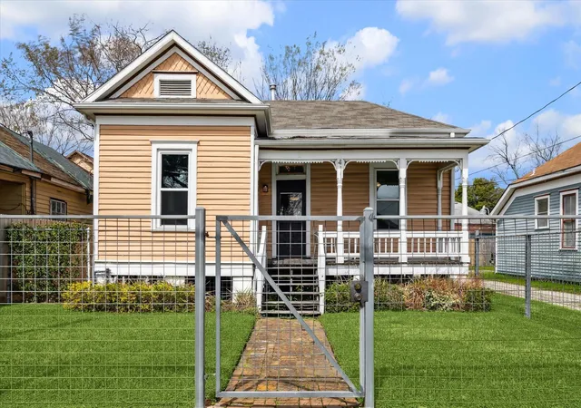 1st image of 411 Marie St, Houston, TX 77009 | MLS# 19501496