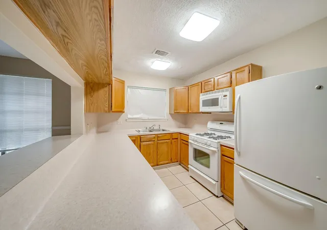 3rd image of 3812 Redbud Dr, La Porte, TX 77571 | MLS# 49102391