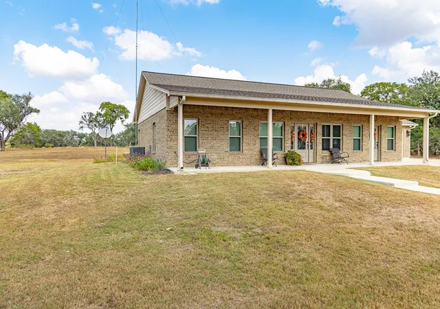 Homes for sale in Yoakum, TX | 716 L Hrabovsky Rd, Yoakum, TX 77995 | MLS# 50490801