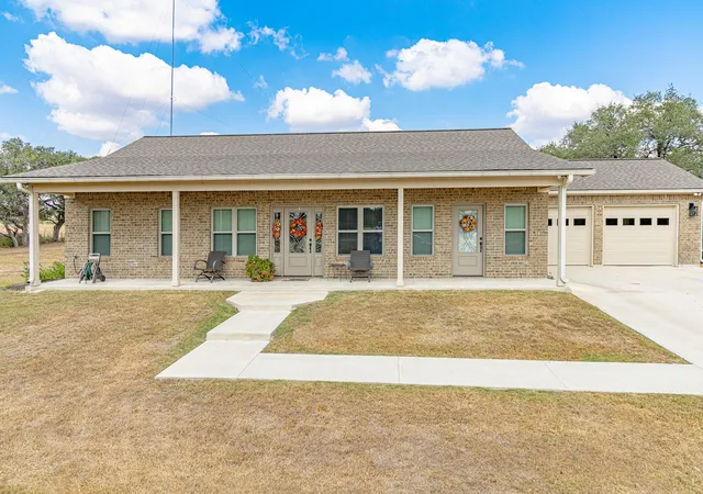 Homes for sale in Yoakum, TX | 716 L Hrabovsky Rd, Yoakum, TX 77995 | MLS# 50490801