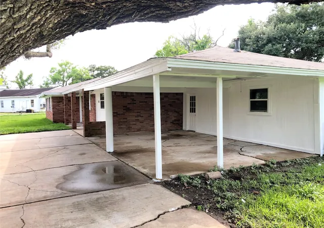 34th image of 120 Shanklin Rd, Angleton, TX 77515 | MLS# 62559190