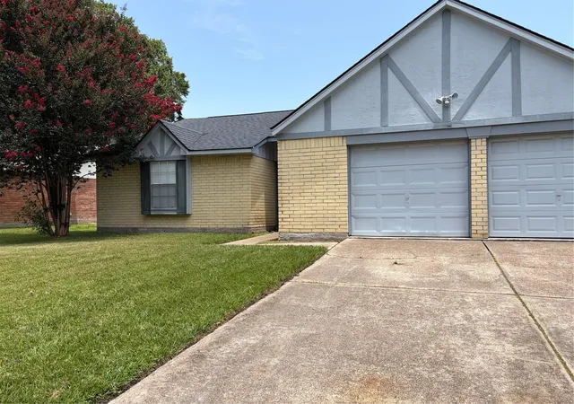 Photo 3 of Single family home for sale at 5827 Skewen St, Humble, TX 77346 | MLS# 46817957 | Listing updated on 2026-09-17